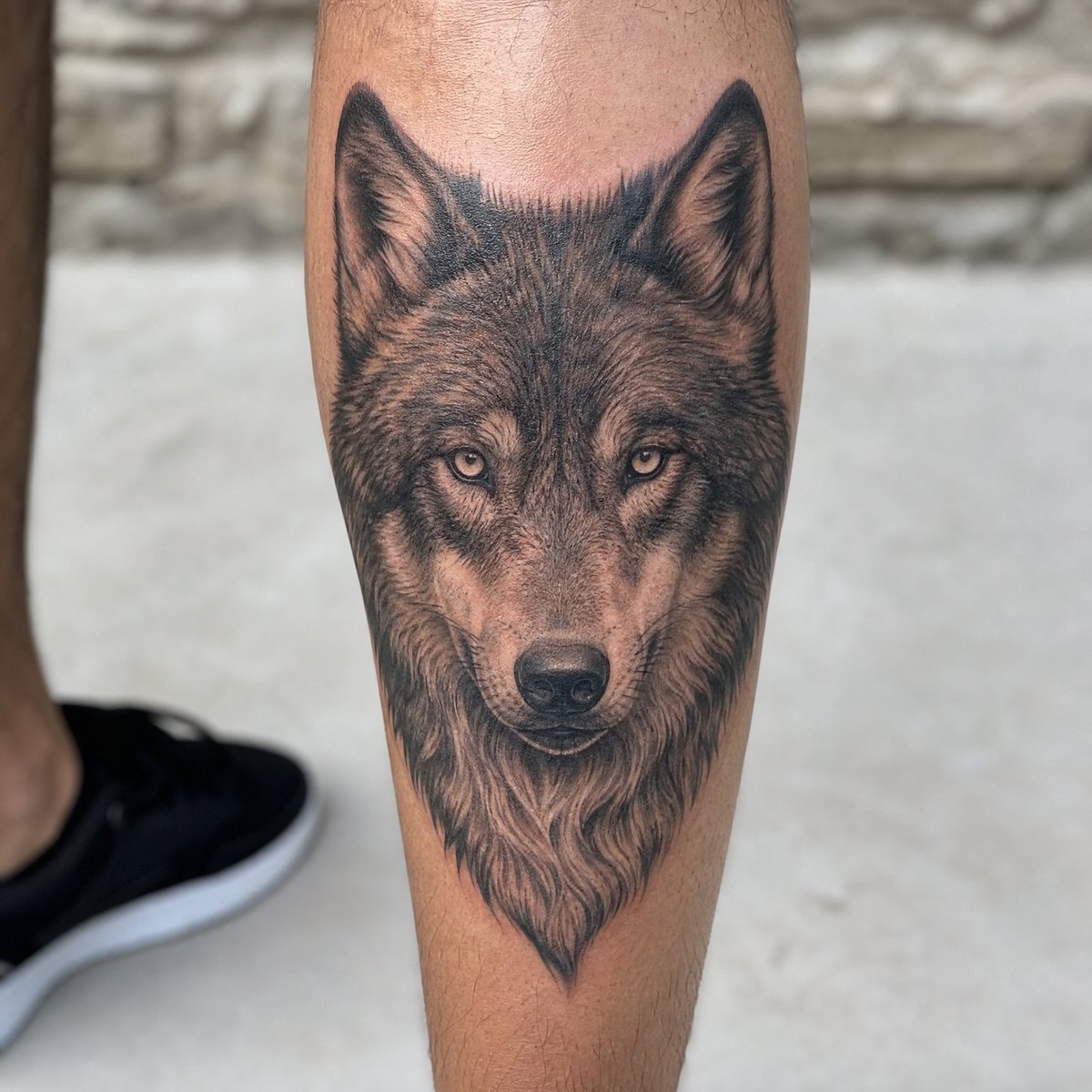 Realistische wolf op onderarm